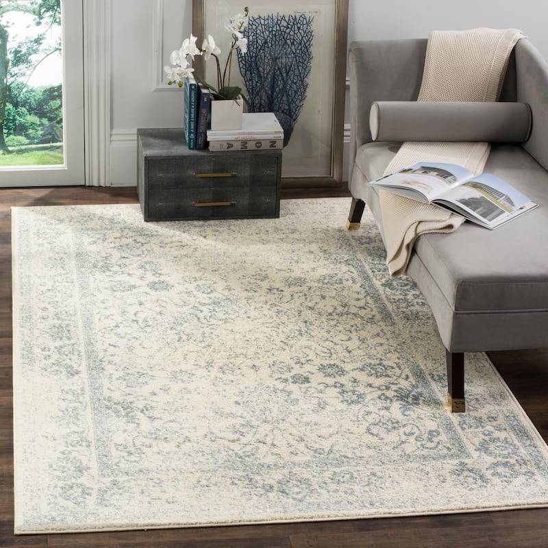 SAFAVIEH Adirondack Dakota Rustic Shabby Chic Distressed Rug - 4' x 6' - Ivory/Slate