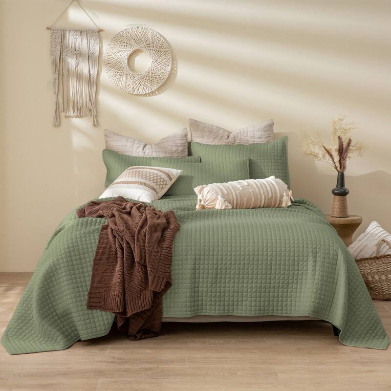 Wonderful Waffle Quilt Set 3 Piece Solid Bedding Set - Sage - Queen