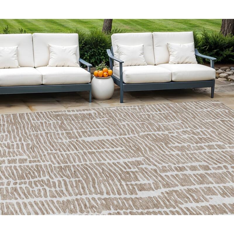 HomeRoots Abstract Transitional Rectangle Outdoor Rug - 10' X 14'