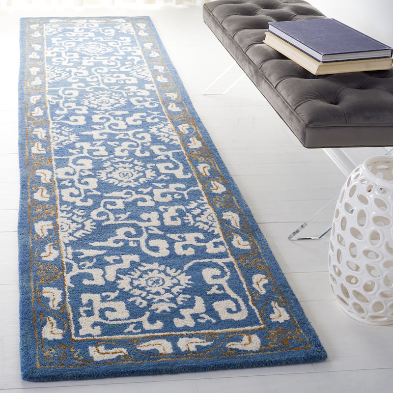 SAFAVIEH Handmade Antiquity Lauresha Wool Rug - 2'3" x 9' Runner - Blue/Ivory