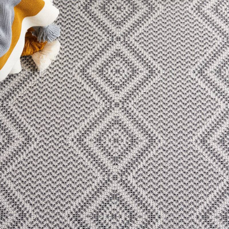 SAFAVIEH Augustine Laufey Moroccan Boho Fringe Rug