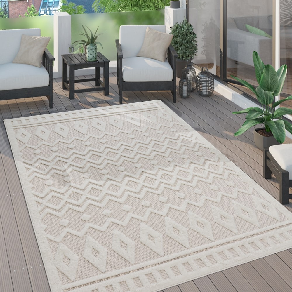 Indoor & Outdoor Rug With Geometric Trellis High-Low Pattern