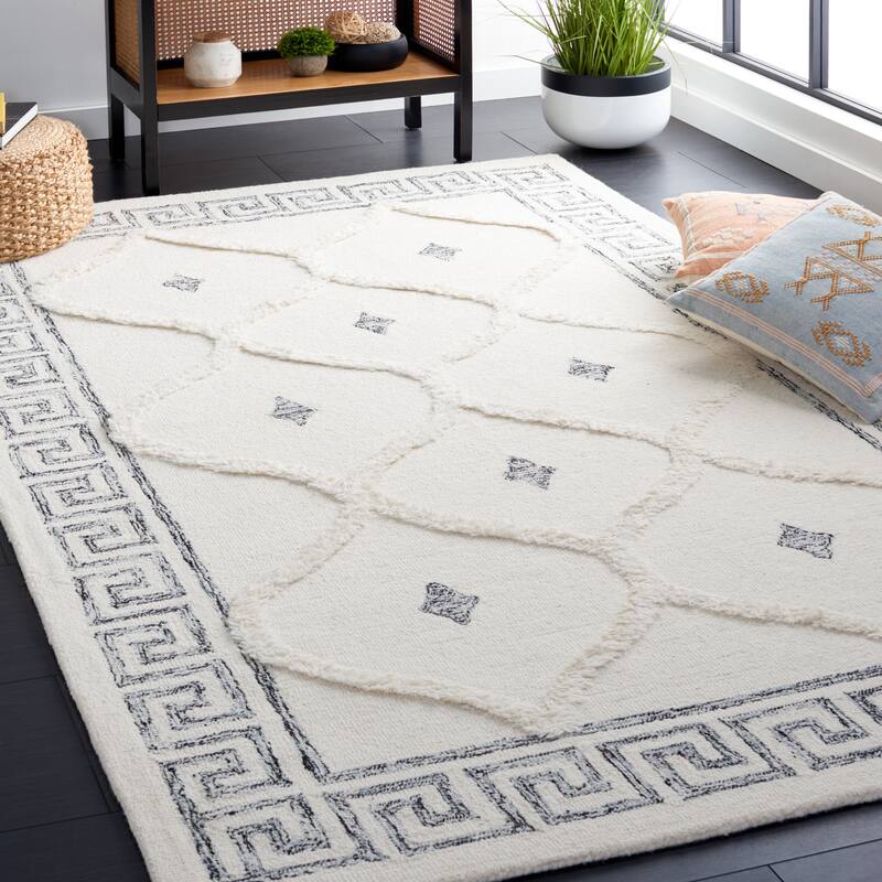 SAFAVIEH Handmade Casablanca Haven Wool Rug - 5' x 8' - Ivory/Black