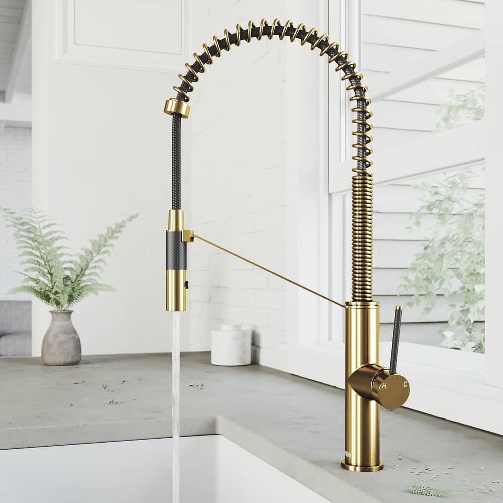 VIGO Livingston 24" H Single Handle Pull-Down Sprayer Kitchen Faucet