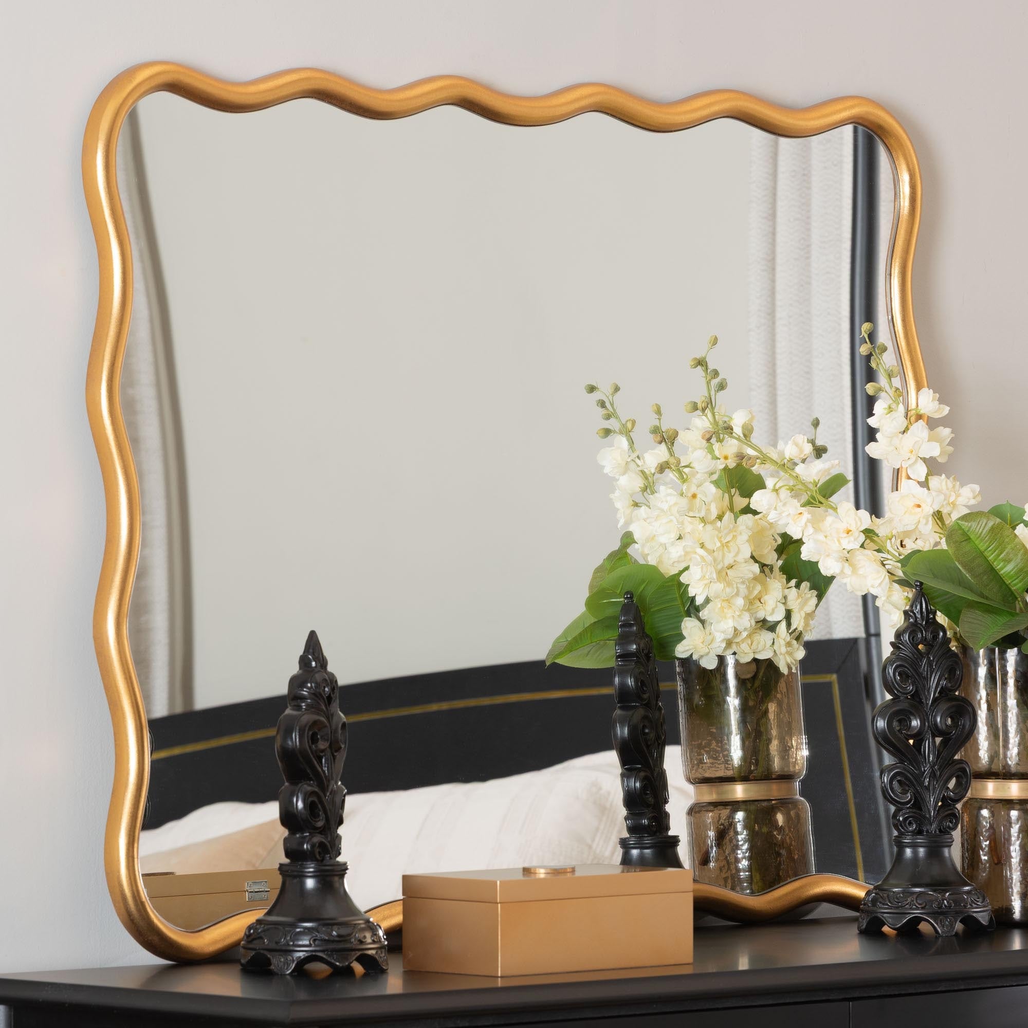 Cassara-Gold-Scalloped-