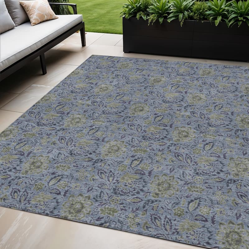 HomeRoots Floral Transitional Rectangle Outdoor Rug - 5' X 8'