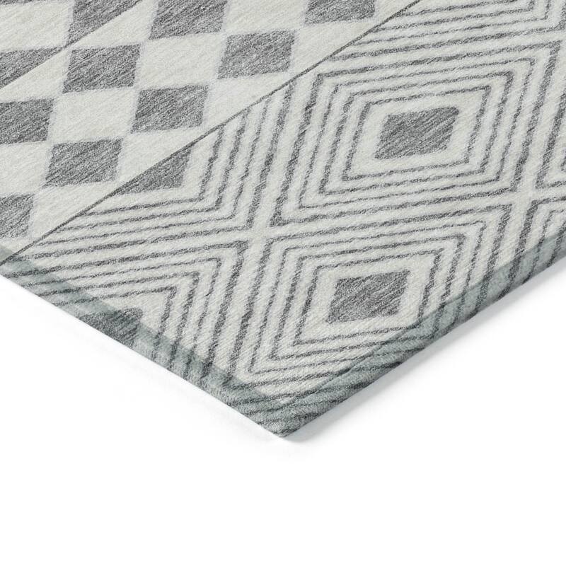 HomeRoots Geometric Transitional Rectangle Outdoor Rug