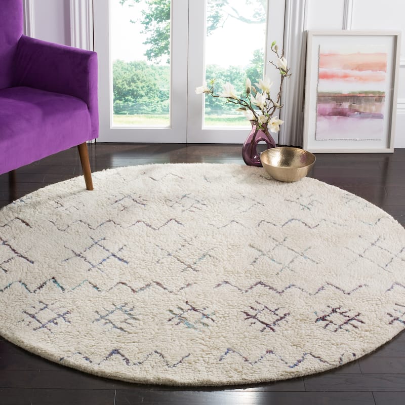 SAFAVIEH Handmade Casablanca Shag Nino Tribal Wool Rug - 6' Round - Ivory/Multi