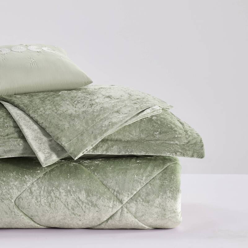 Intelligent Design Isabel Velvet Comforter Set