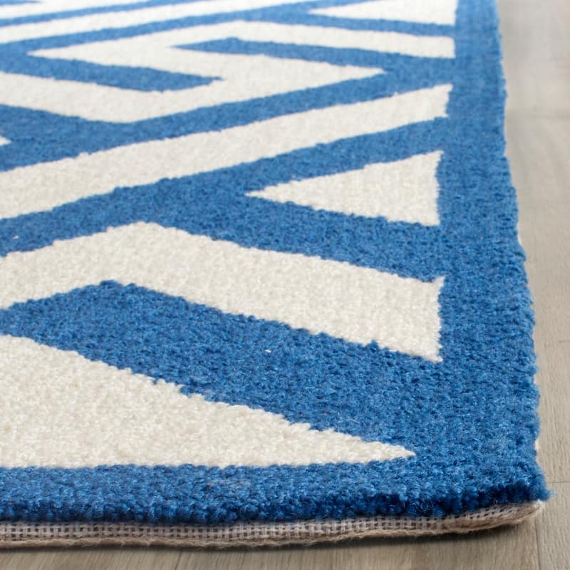 SAFAVIEH Handmade Four Seasons Selvi Floral Rug
