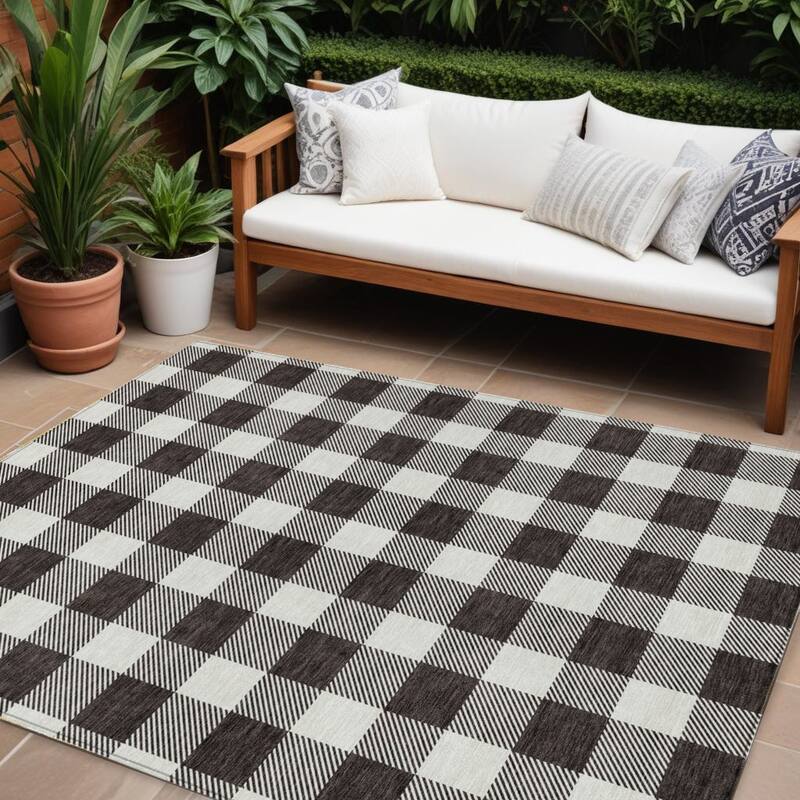HomeRoots Plaid Transitional Rectangle Outdoor Rug - 10' X 14'