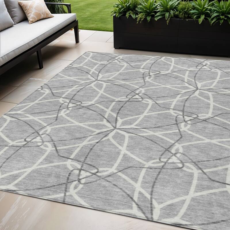 HomeRoots Geometric Modern Rectangle Outdoor Rug - 5' X 8'