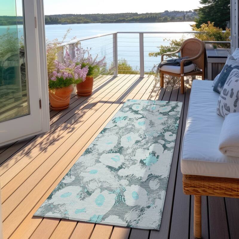 Machine Washable Indoor/ Outdoor Modern Daisy Chantille Rug