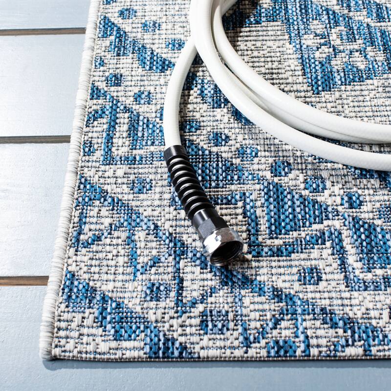 SAFAVIEH Courtyard Madelijne Indoor/ Outdoor Waterproof Patio Backyard Rug
