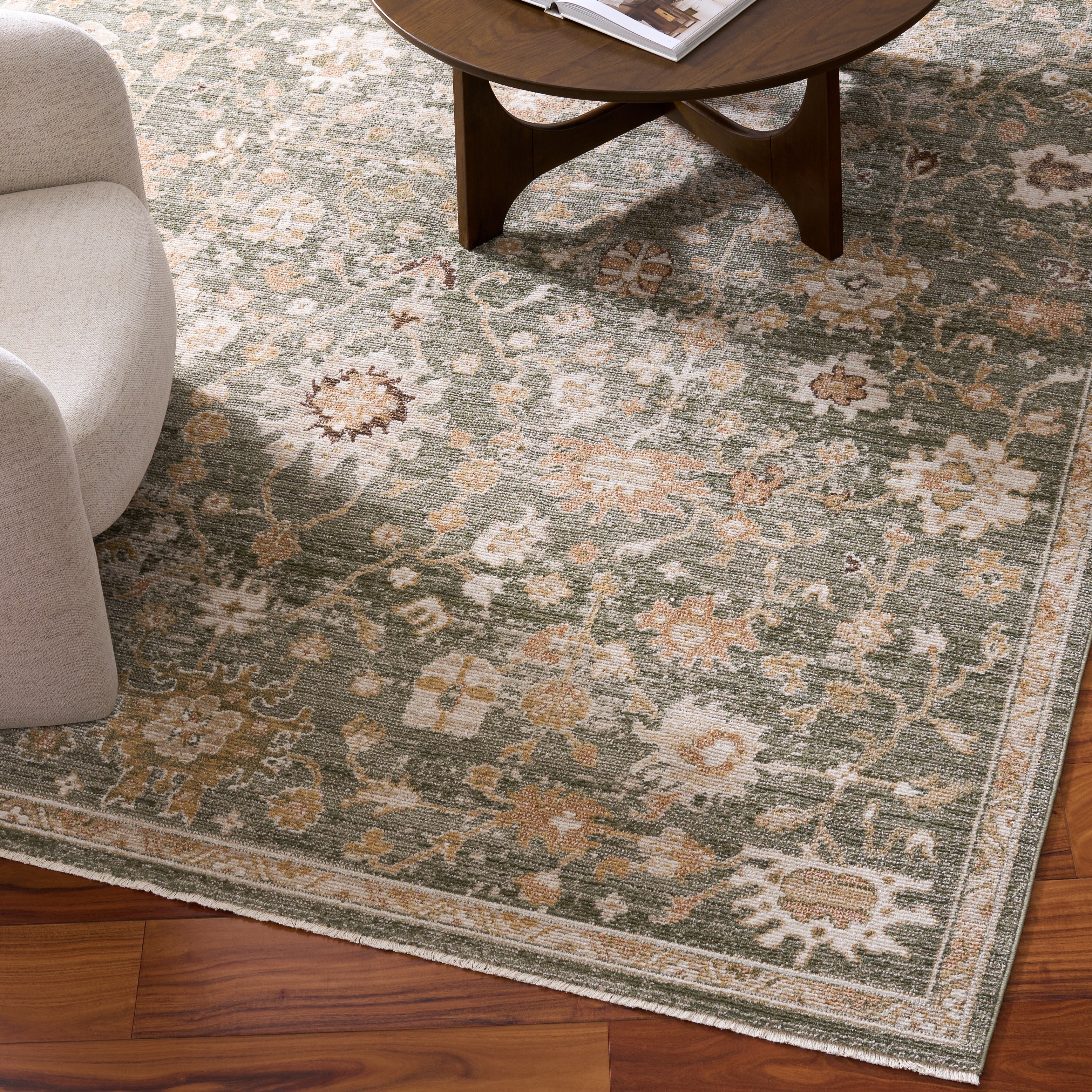 SAFAVIEH Hazel Maibrit Traditional Oriental Rug