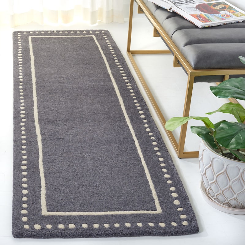 SAFAVIEH Handmade Bella Mitana Dotted Border Wool Rug