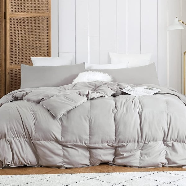 https://ak1.ostkcdn.com/images/products/is/images/direct/e4eb4df6120e982fce165a66f4d3a620531993e3/Snorze-Cloud-Comforter---Coma-Inducer%C2%AE-Oversized-Bedding-in-Silver-Cloud.jpg?impolicy=medium