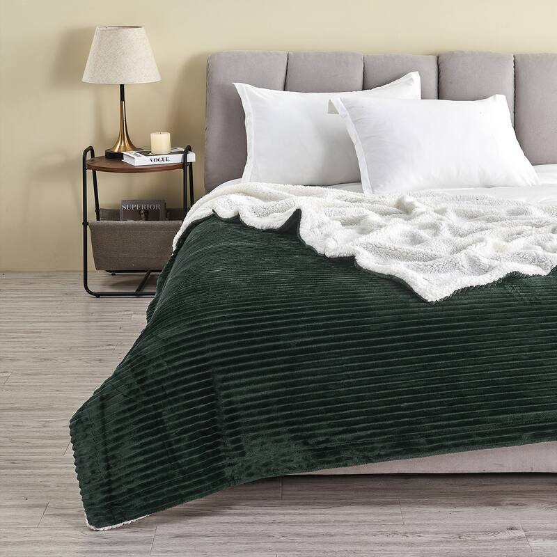 Luxurious Ribbed Texture Reversible Sherpa Blanket