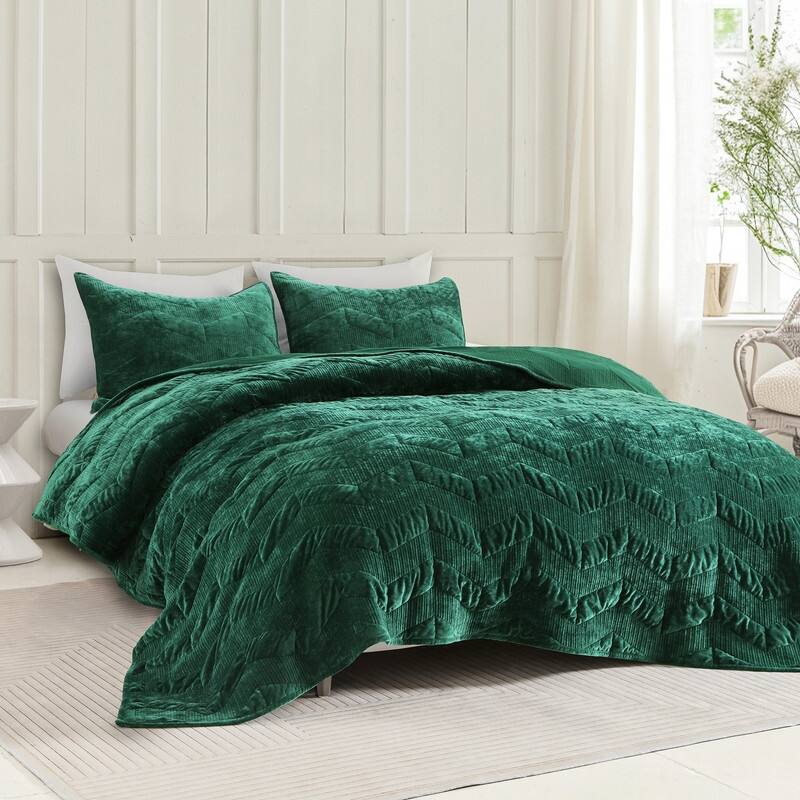 Wonderful Diamond Velvet 3 Piece Quilt Set