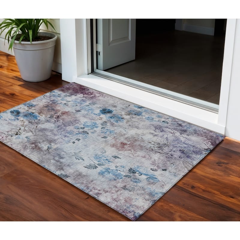 HomeRoots Floral Transitional Rectangle Outdoor Rug - 3' x 5'