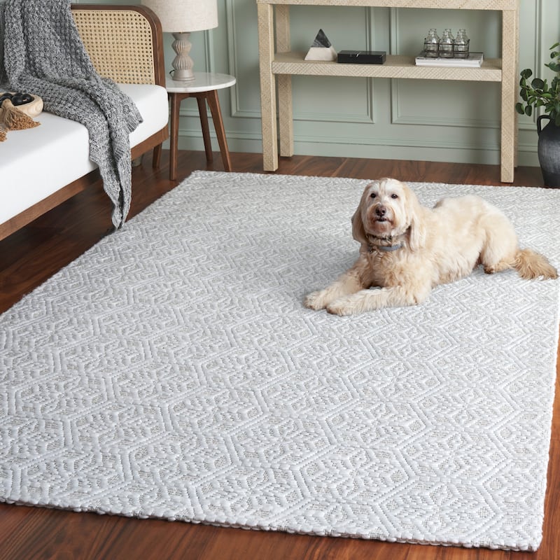 SAFAVIEH Handmade Marbella Malya Rug