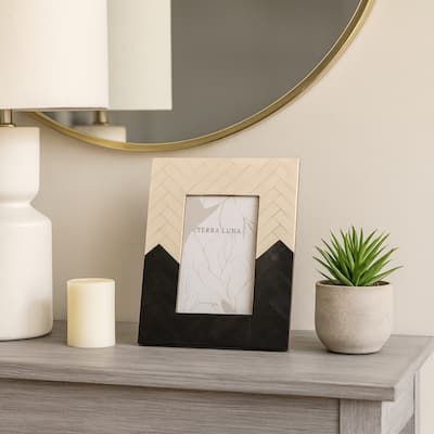 Resin Picture Frame Geometric Contrast Design and Two-Tone Styling