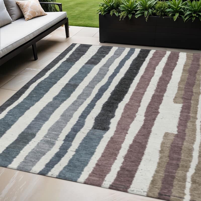 HomeRoots Striped Transitional Rectangle Outdoor Rug - 5' X 8'