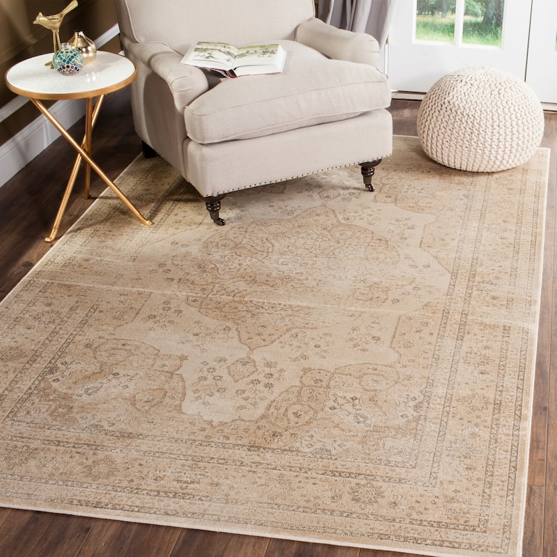 SAFAVIEH Vintage Priscilla Oriental Distressed Viscose Rug - 5'3" x 7'6" - Creme