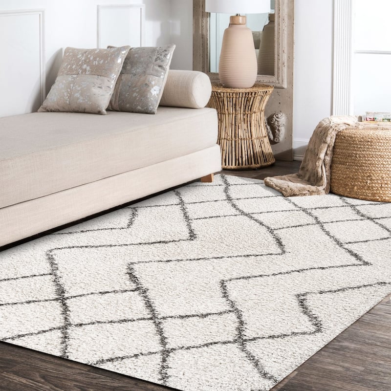 JONATHAN Y Nova Moroccan Diamond Shag Area Rug