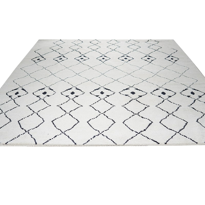 Hand-Knotted Wool Oushak Rug, 8' x 10', Ivory Area Rug, Luxurious Soft Texture for Living Rooms or Bedrooms - L