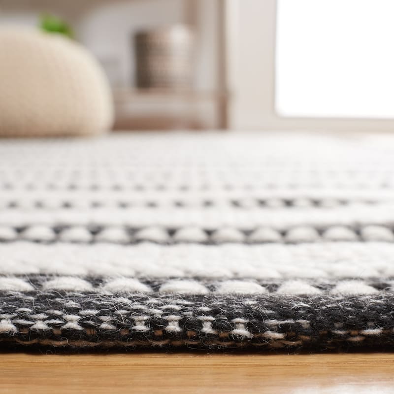 SAFAVIEH Handmade Kilim Chuan Farmhouse Stripe Rug