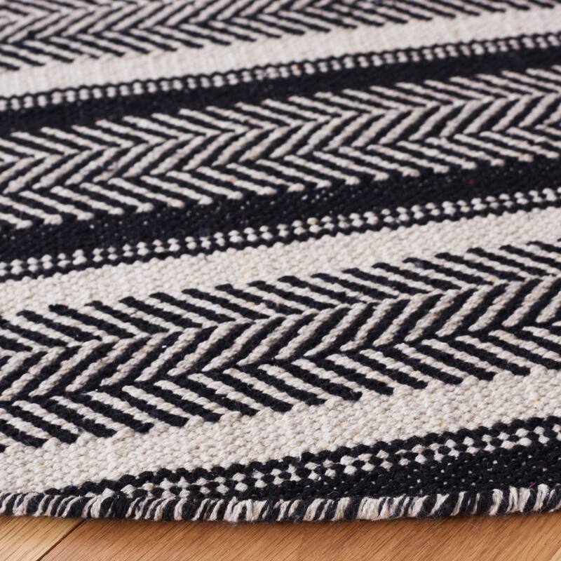 SAFAVIEH Handmade Montauk Ariel Stripe Rug