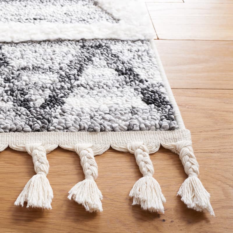SAFAVIEH Moroccan Tassel Shag Massouma 2-inch Thick Rug
