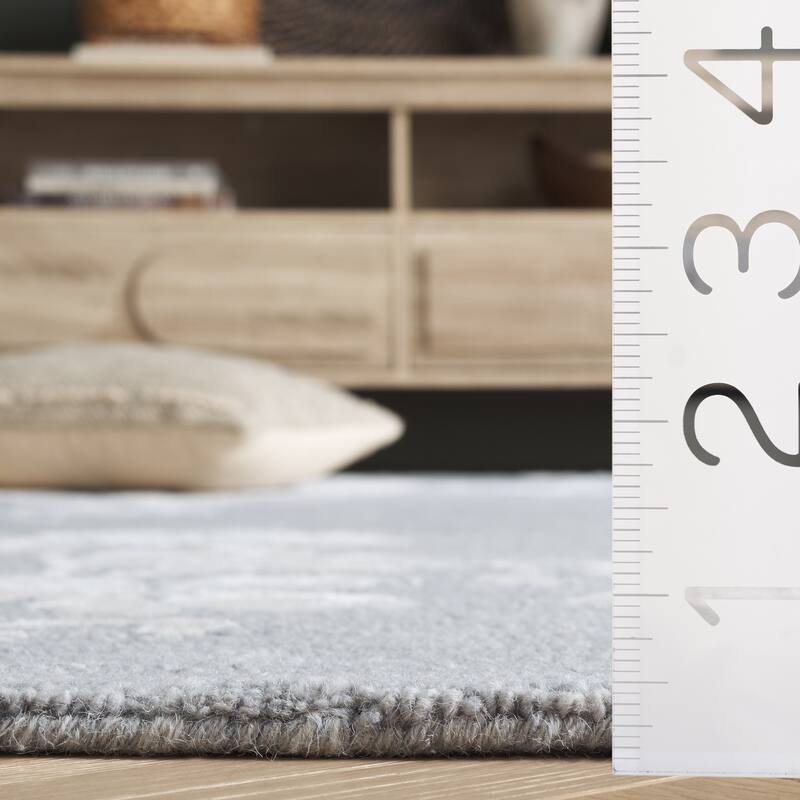 SAFAVIEH Handmade Glamour Barbe Wool Rug