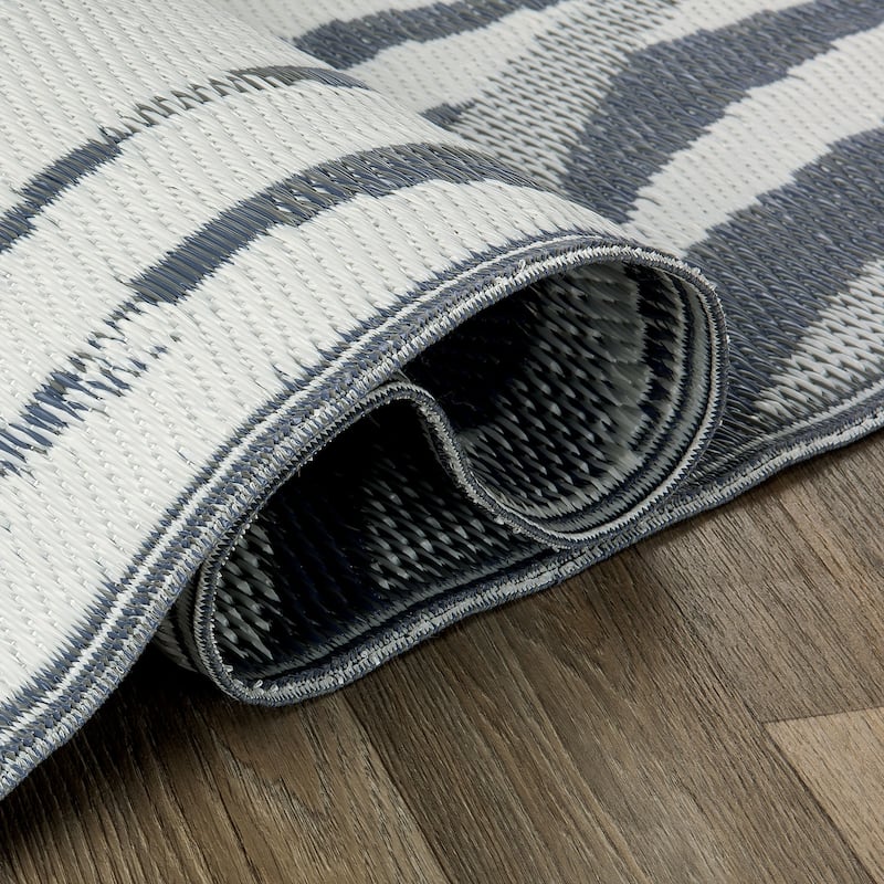 World Rug Gallery Toprical Leaves Coastal Reversible Recycled Plastic Outdoor Rugs