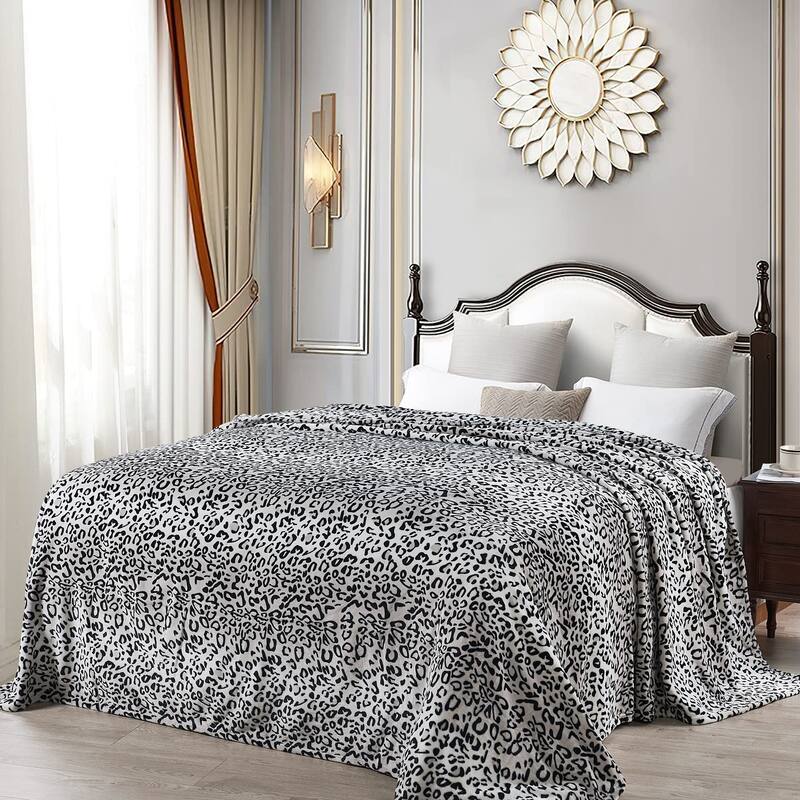Lightweight Printed Safari Animal Flannel Fleece Blanket