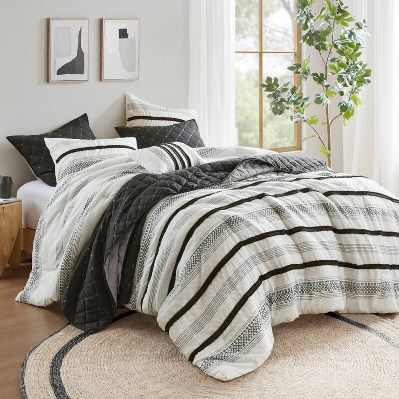 GDF Studio - Carolina 7-Piece Stripe Comforter and Quilt Set - Multicolor (Full/Queen)