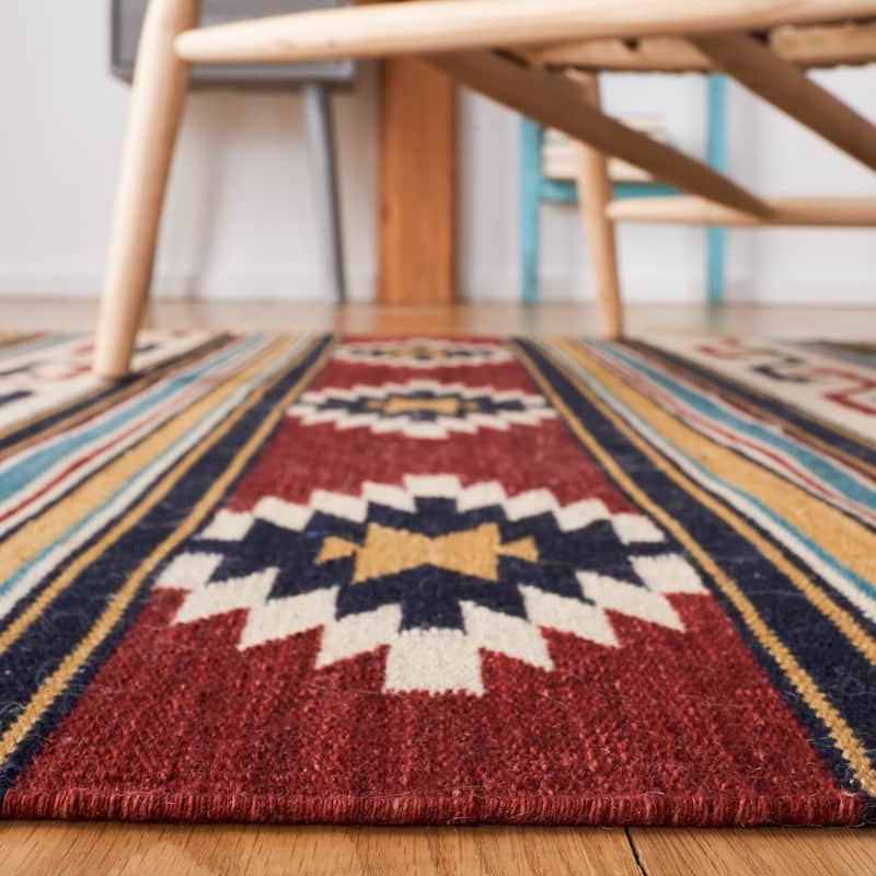 SAFAVIEH Kilim Juliann Southwestern Wool Fringe Rug