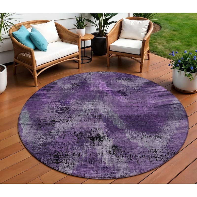 HomeRoots Abstract Transitional Rectangle Outdoor Rug - 8' Round