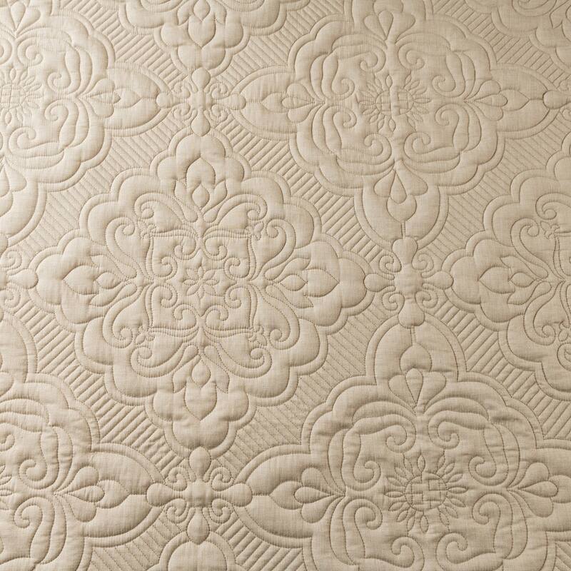 Wholinens 3 Piece Scalloped Edge Floral Bedspread Quilt Set
