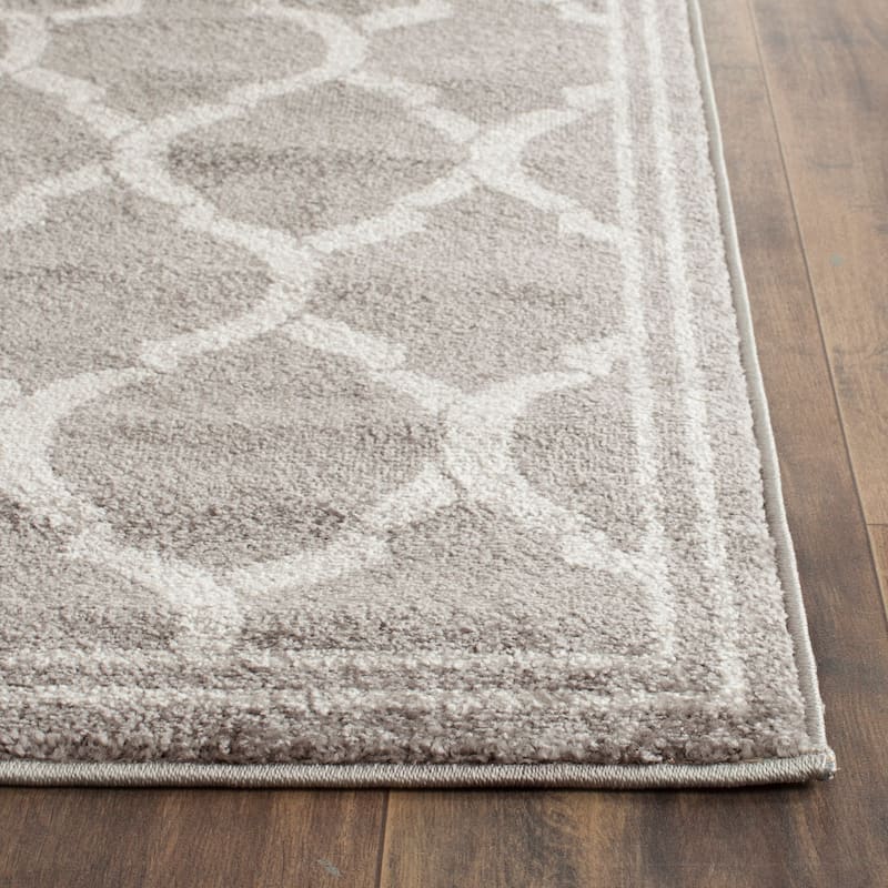 SAFAVIEH Amherst Huynh Modern Rug