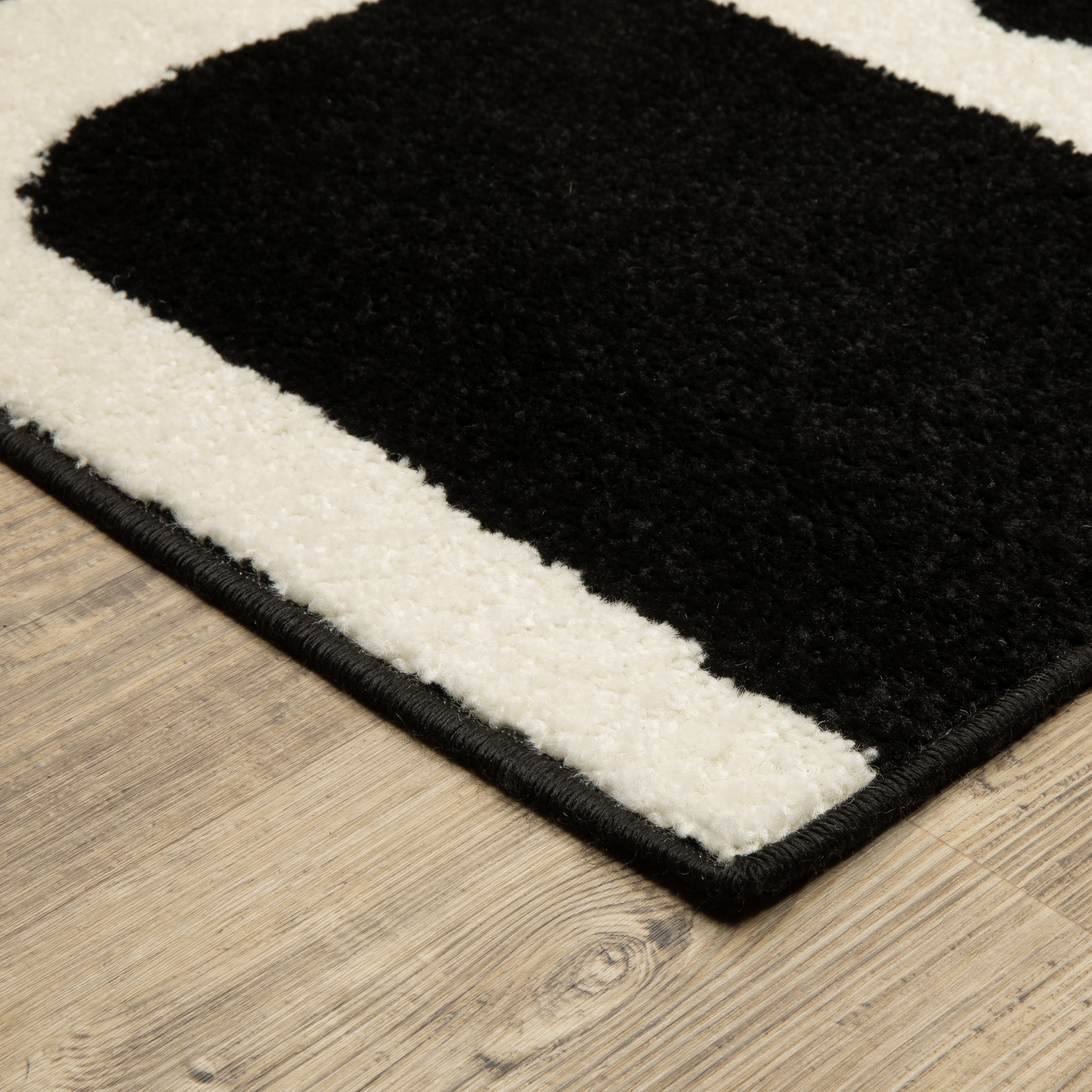Quartz Abstract Maze Black/ Ivory Area Rug