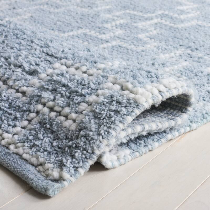 SAFAVIEH Handmade Vermont Greti Southwestern Rug