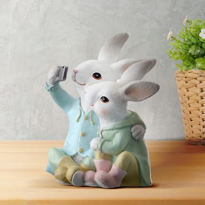 Resin Sitting Selfie Bunnies 7"