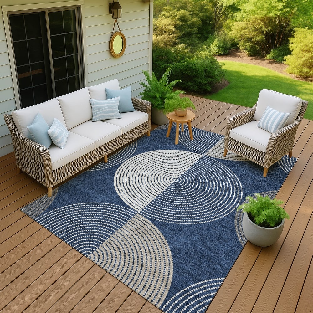 Machine Washable Indoor/ Outdoor Casual Circles Chantille Rug