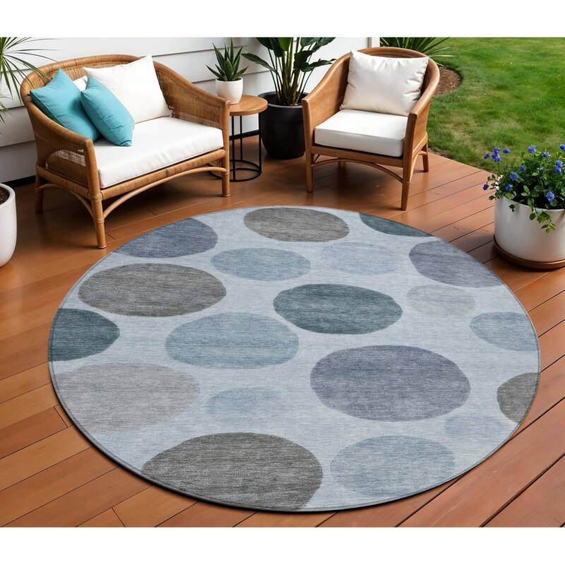 HomeRoots Geometric Transitional Rectangle Outdoor Rug - 8' Round