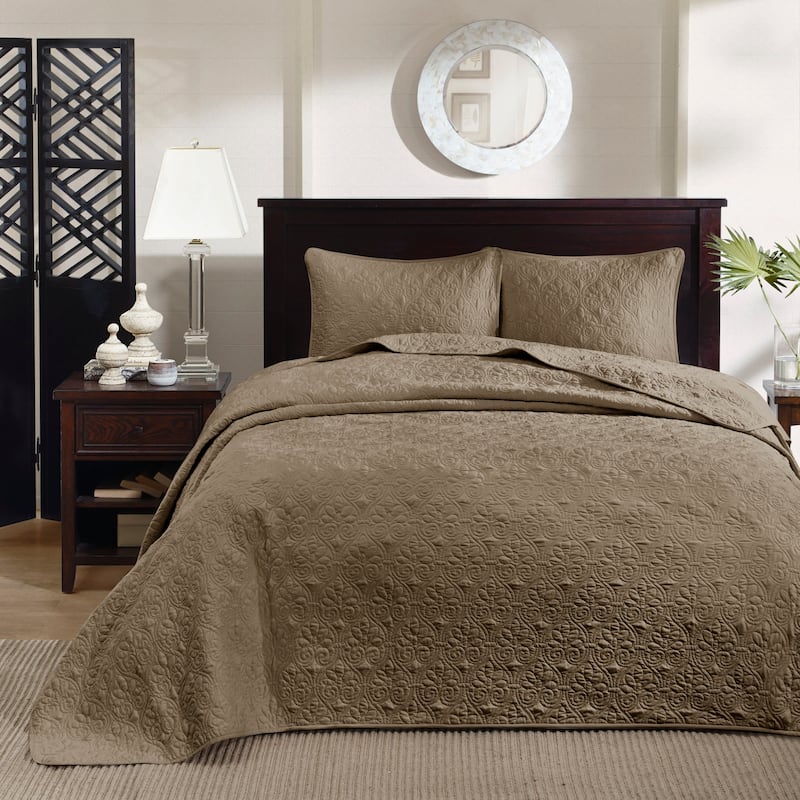 Madison Park Mansfield Reversible Oversized 3-piece Solid Texture Bedspread Quilt Set with Matching Shams - Mocha - Queen