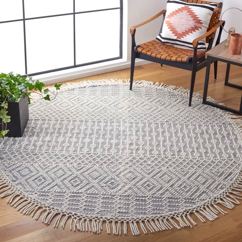 SAFAVIEH Handmade Natura Estel Wool Fringe Rug - 6' Round - Ivory/Navy