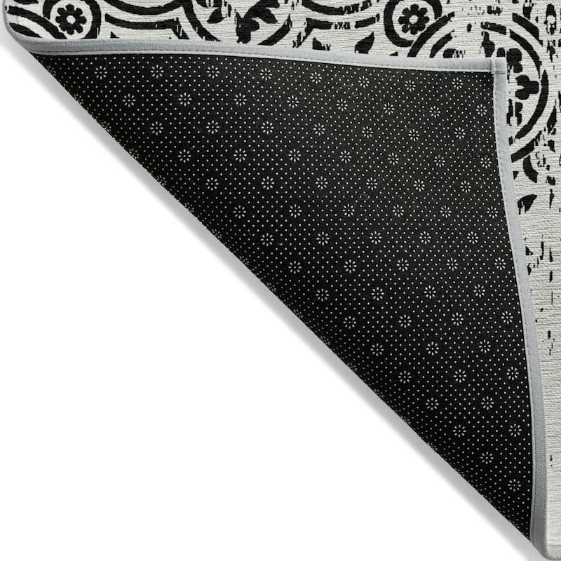 HomeRoots Medallion Transitional Rectangle Outdoor Rug