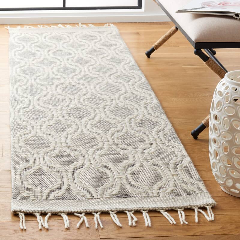 SAFAVIEH Handmade Vermont Tamika New Zealand Wool Rug - 2'3" x 8' Runner - Ivory